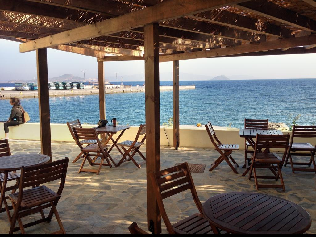 三兄弟公寓式酒店 Mandrákion 外观 照片